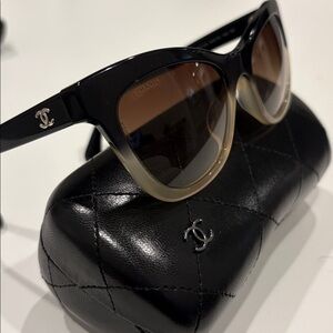 CHANEL 🔥 CC VERY UNIQUE CAT EYE TWO TONE BEAUTIFUL SUNGLASSES BLACK AND CREAM